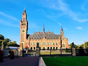 From Amsterdam: Day Tour to Rotterdam, Delft and The Hague - Meet the morning: pickup in Amsterdam and van time you can actually use