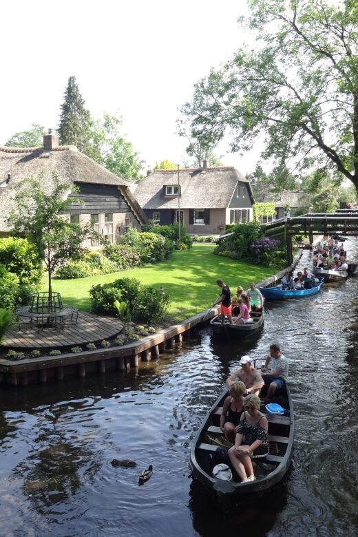 From Amsterdam: Giethoorn Day Trip with Small Electric Boat - Why Giethoorn Feels Like a Different Type of Day Trip