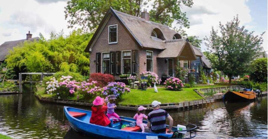 From Amsterdam: Giethoorn Guided Day Trip with Canal Cruise - Why Giethoorn feels like a time machine from Amsterdam