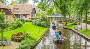 From Amsterdam: Giethoorn Guided Day Trip with Canal Cruise - The Amsterdam-to-Giethoorn coach ride: less stress than public transit