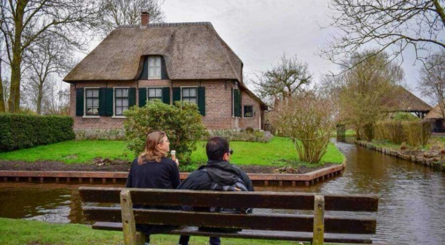 From Amsterdam: Giethoorn Guided Day Trip with Canal Cruise - The smart way to plan around time and lunch