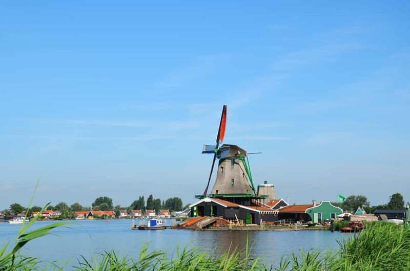 From Amsterdam: Volendam and Zaanse Schans Tour with Cheese - Why Volendam and Zaanse Schans Feel Like Another Era