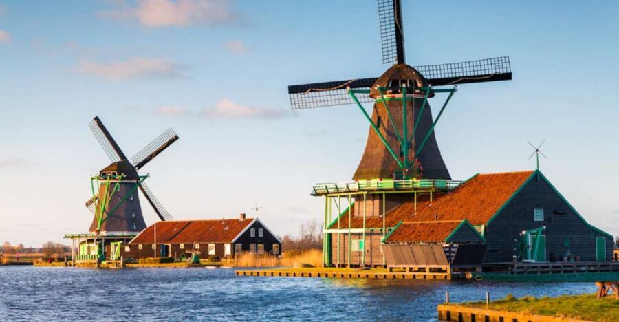 From Amsterdam: Windmills of Zaanse Schans Tour - Free Time at Zaanse Schans: Photos, Animals, and Pace Control