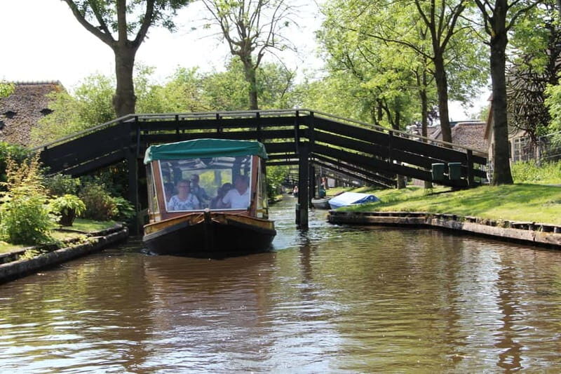 Giethoorn: Canal Cruise & lake Tour & Sightseeing Village - Key Points to Know Before You Go