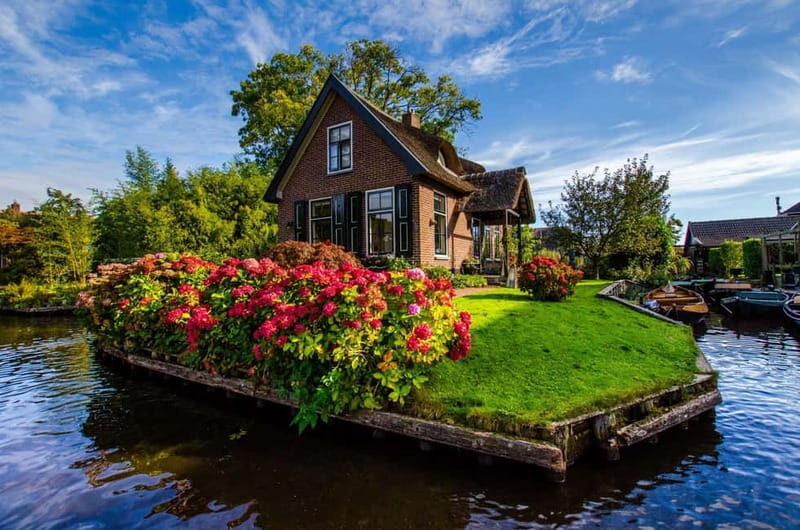 Giethoorn: Canal Cruise & lake Tour & Sightseeing Village - A Canal Cruise That Helps You Orient Before You Wander