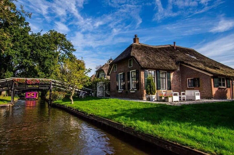 Giethoorn: Canal Cruise & lake Tour & Sightseeing Village - Windows Up, Windows Down: Why This Tour Works in Any Season