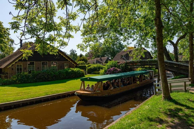 Giethoorn: Canal Cruise & lake Tour & Sightseeing Village - What Could Go Wrong: Expectations, Maps, and Language Mix