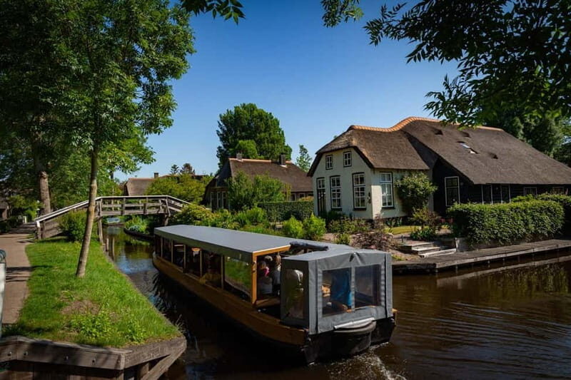 Giethoorn: Canal Cruise & lake Tour & Sightseeing Village - Who This Tour Fits Best