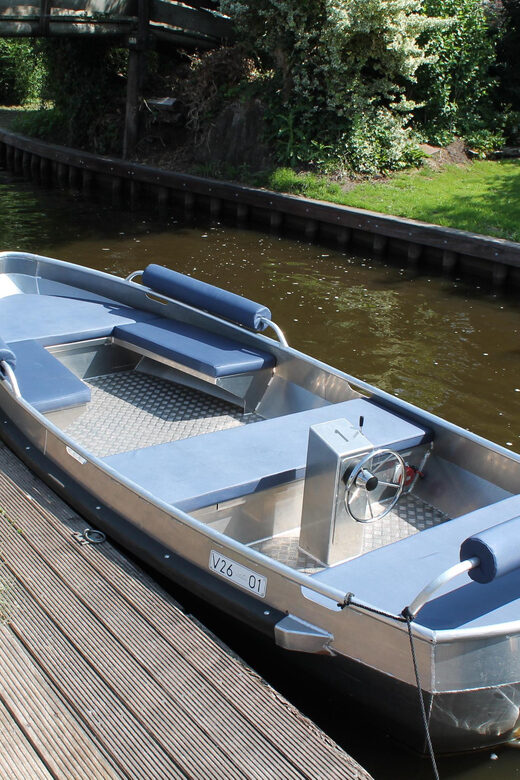 Giethoorn: Self-Drive Boat Rental for up to 8 People - Why Giethoorn by electric boat feels worth it