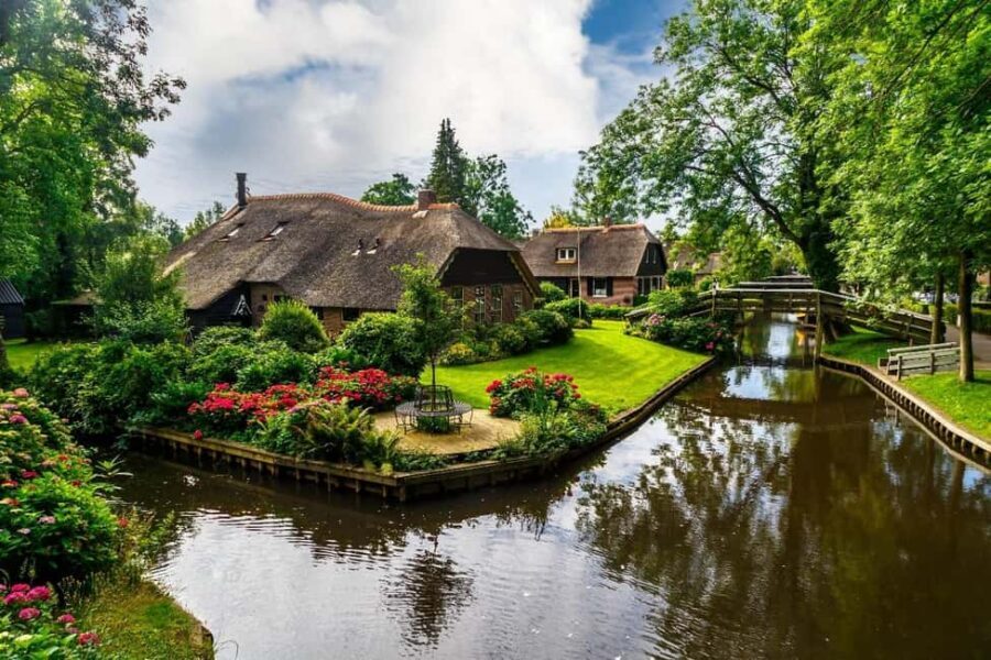 Giethoorn: Sightseeing Boat Tour - Should you book the Giethoorn sightseeing boat tour with Henri Willig?