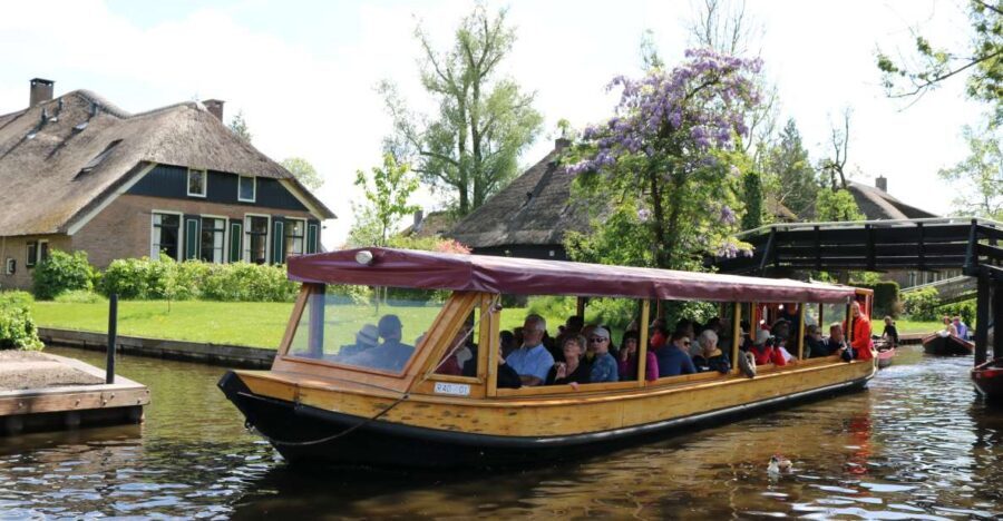 Giethoorn: Village & National Park Canal Cruise with Coffee - Giethoorn by E-Boat: What You Actually See in 60 Minutes