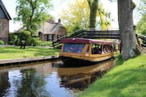 Giethoorn: Village & National Park Canal Cruise with Coffee - Where the Tour Starts (and Why the Meeting Point Matters)