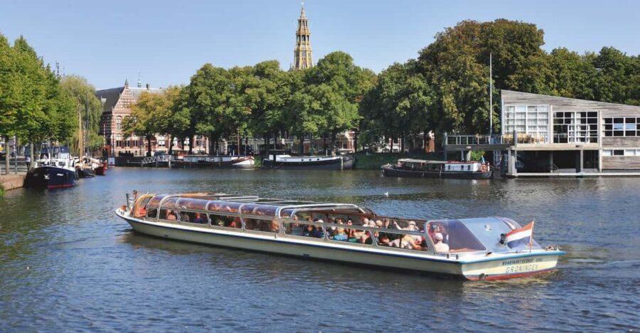Groningen: City Canal Cruise - Martinitoren and Tasmantoren: the towers you’ll be looking for