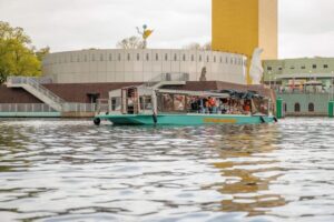 Groningen: Terrace Boat Experience with a Cozy Bar - The Cabriolet Roof and Winter Heating: Comfort You Can Control