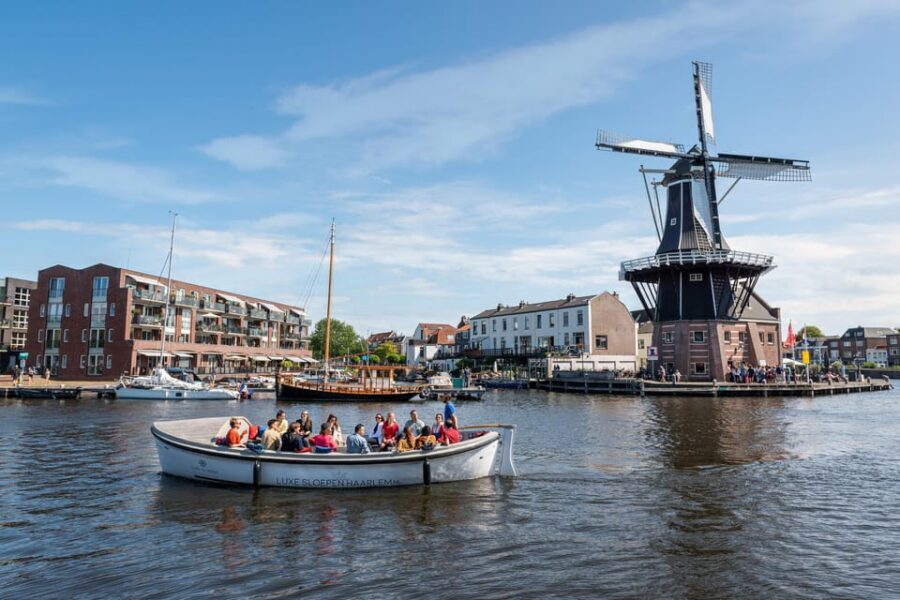 Haarlem: Guided Highlights Canal Cruise on Open Boat - Drinks and snacks onboard: what’s included and what you’ll pay for