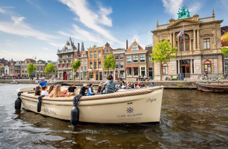 Haarlem: Guided Highlights Canal Cruise on Open Boat - The quiet, comfy open-boat setup on an all-electric sloop