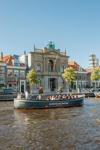 Haarlem: Sightseeing Boat Tour with Snacks and Drinks - Haarlem’s canal cruise starts right by Teylers Museum