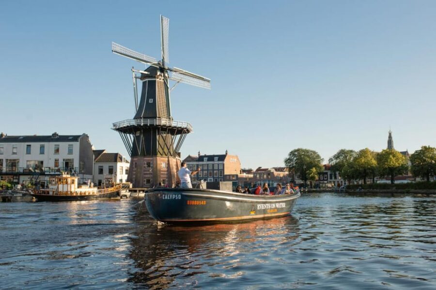Haarlem: Sightseeing Boat Tour with Snacks and Drinks - Molen de Adriaan: why the windmill looks better from the water