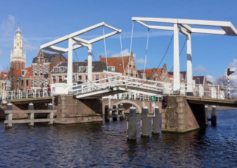 Haarlem: Sightseeing Canal Cruise through the City Center - What I’d watch for on board: sound, languages, and comfort