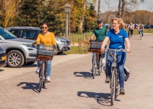Keukenhof: Flower Fields Small-Group Cultural Bike Tour - Meeting at Rent-a-Bike van Dam: where the day starts fast