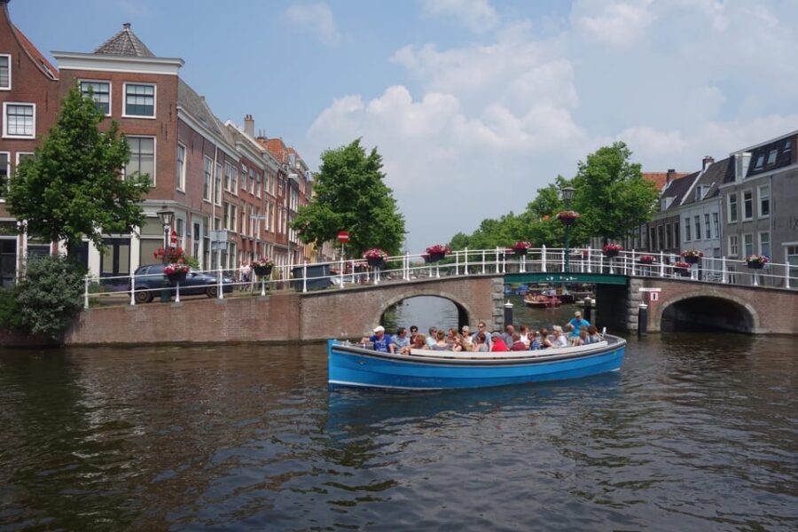 Leiden: Cruise through the Historic City Center with Guide - The Skipper’s Dutch and English Stories: What Makes It Worth Your Time