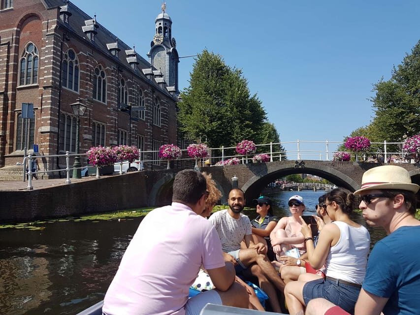 Leiden: Electric Boat Rental - Shared Waterways: How to Handle Other Boats