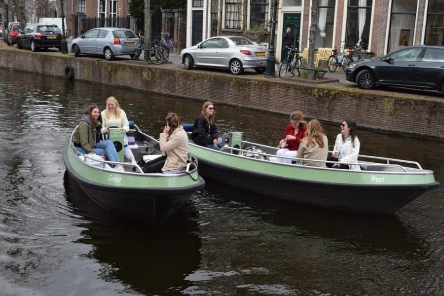 Leiden: Electric Boat Rental - Meeting at Aalmarkt 4: Getting on the Boat Without Drama