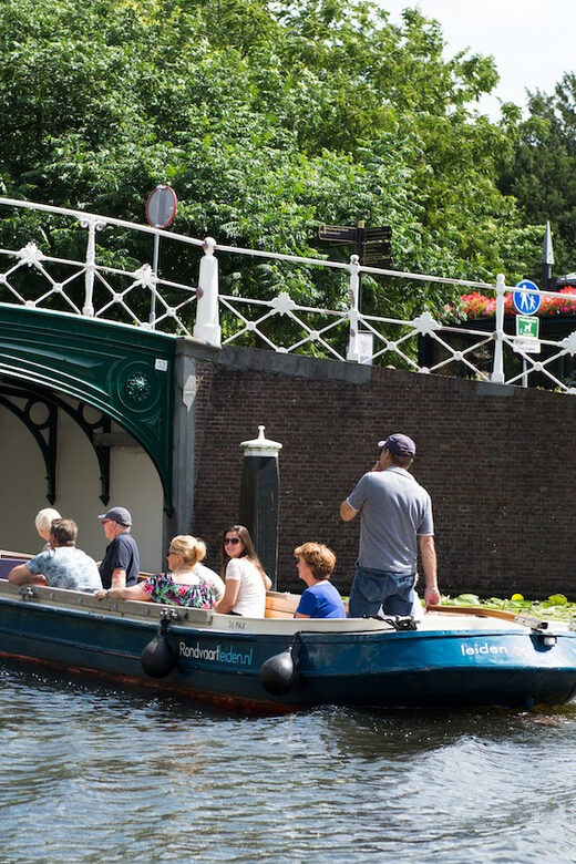 Leiden: Guided City Canal Cruise - Weather, comfort, and what to wear for that Leiden wind
