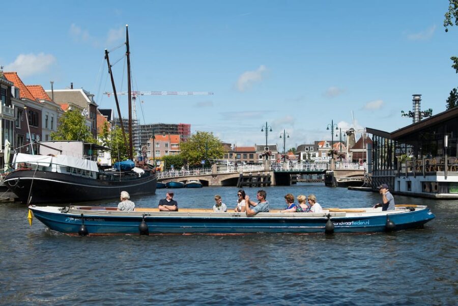 Leiden: Guided City Canal Cruise - Price and drinks: is $15 good value?