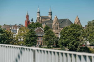 Maastricht: Highlights Tour with a local Guide - Starting at Maastricht Store and finding your bearings