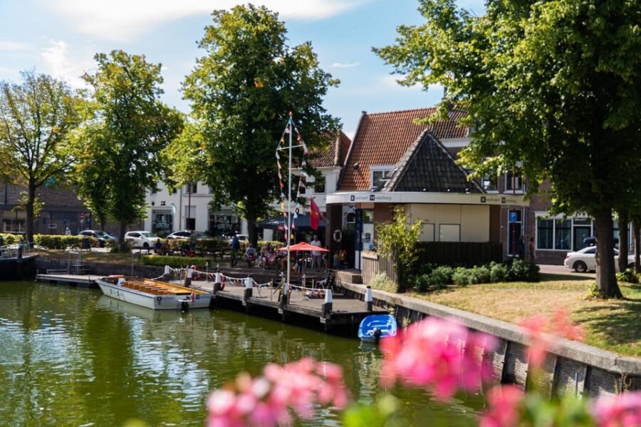 Middelburg: City Canal Cruise - 7) The Captain’s Live Commentary: Multiple Languages, Real Answers