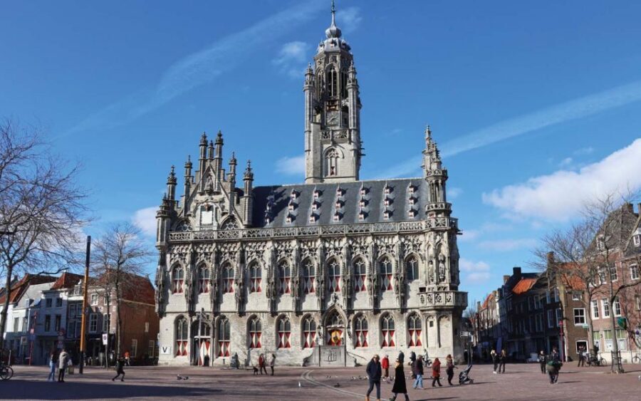 Middelburg: Guided City Walking Tour - Middelburg in 90 minutes: what the walk covers
