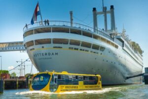 Rotterdam: 1-Hour Sightseeing Splash Tour - The Splash-to-Boat Moment on the Maas River