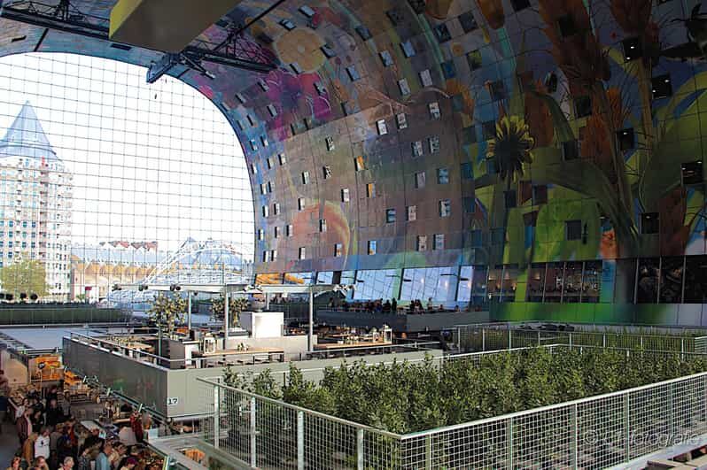 Rotterdam: City Center Walking Tour - Groothandelsgebouw to City Hall: where the walk turns into a story