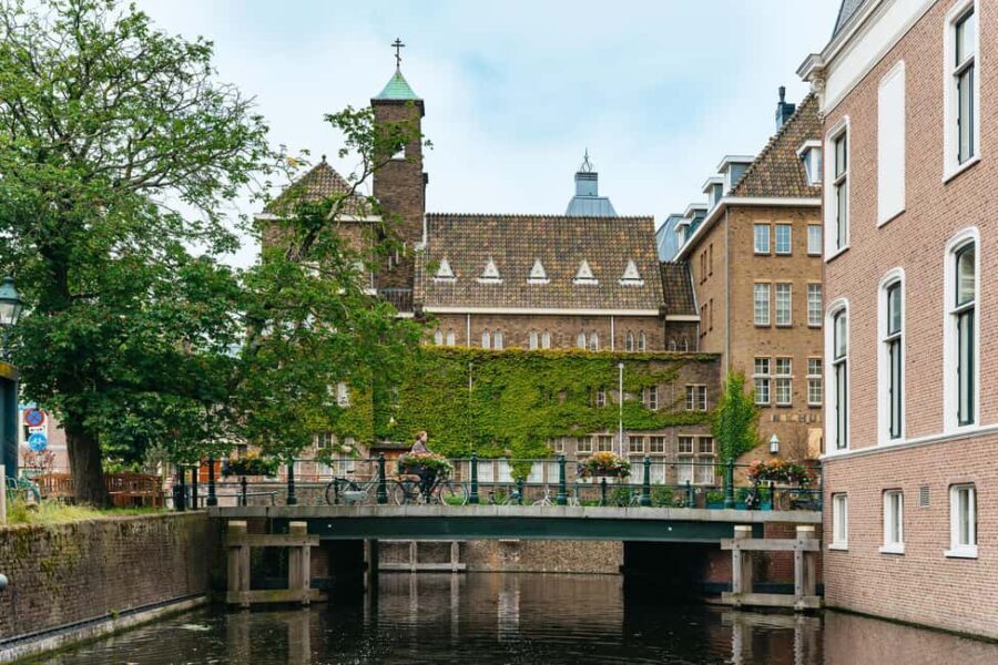 The Hague: Canal Cruise - Live Commentary + Dutch Music: The Best Combination on the Water