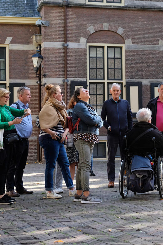 The Hague: City Walking Tour - Start where power meets the sidewalks: Willem I and the Binnenhof area