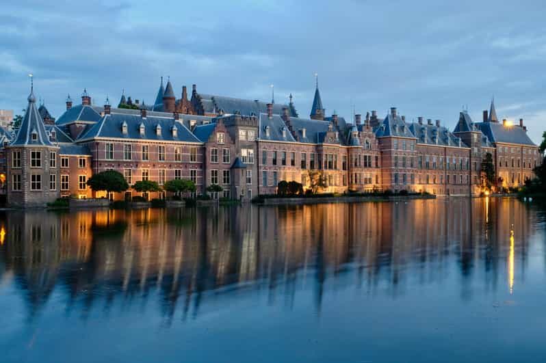 The Hague: City Walking Tour - Het Binnenhof: the oldest still-functioning Parliament in your path