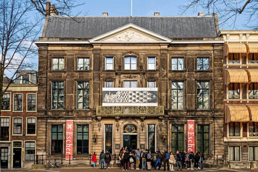 The Hague: Escher in The Palace Museum Ticket - Audio guide and labels: reading vs. watching