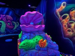 The Hague: Glowgolf Glow in the Dark Indoor Minigolf - Where to find it in The Hague (Palace Promenade, Scheveningen)