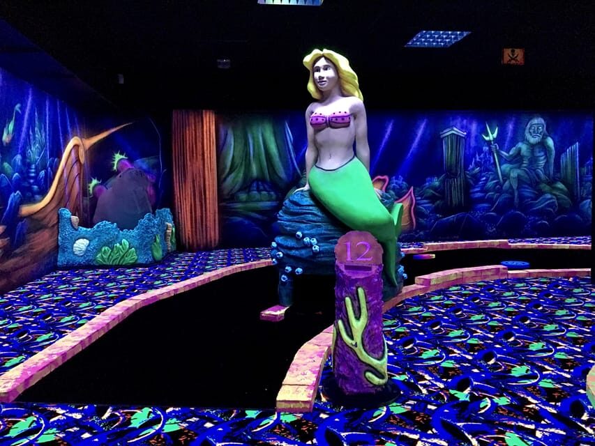 The Hague: Glowgolf Glow in the Dark Indoor Minigolf - How long you’ll be there (and how to pace 45–60 minutes)