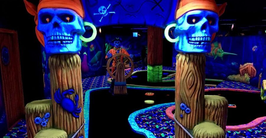 The Hague: Glowgolf Glow in the Dark Indoor Minigolf - What you get for $12 and why it’s decent value