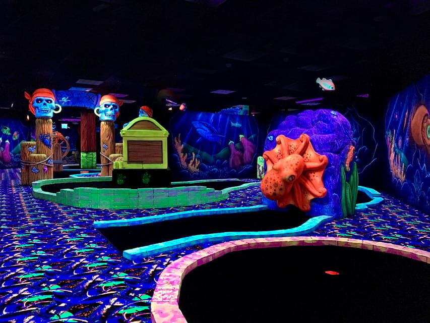 The Hague: Glowgolf Glow in the Dark Indoor Minigolf - Booking smart: flexible planning for a 1-hour indoor outing