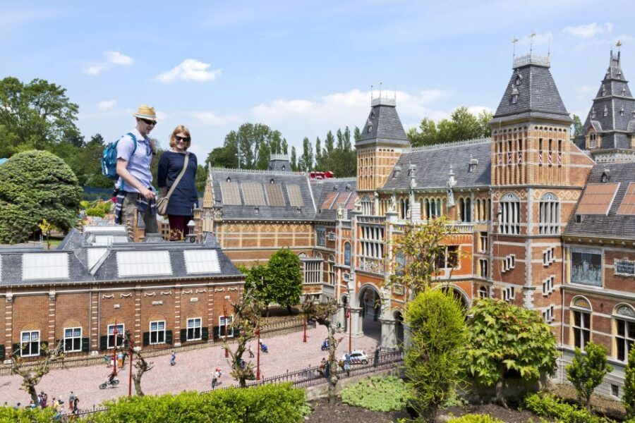 The Hague: Madurodam Miniature Park Entry Ticket - Toy-size buildings and vehicles: fun for kids, satisfying for detail lovers