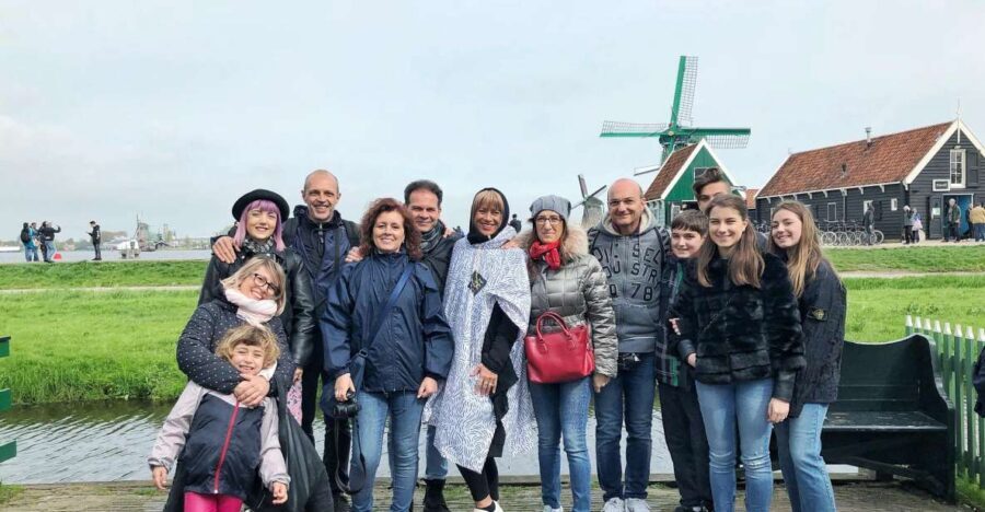 Zaanse Schans Windmills 4-Hour Tour in Italian - First stop: walking the village with windmills, bridges, and photo time